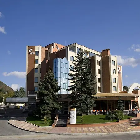 скалите, Skalite Хотел 4*