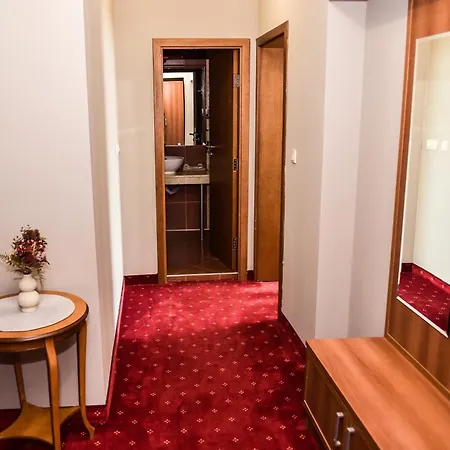 скалите, Skalite Хотел 4*